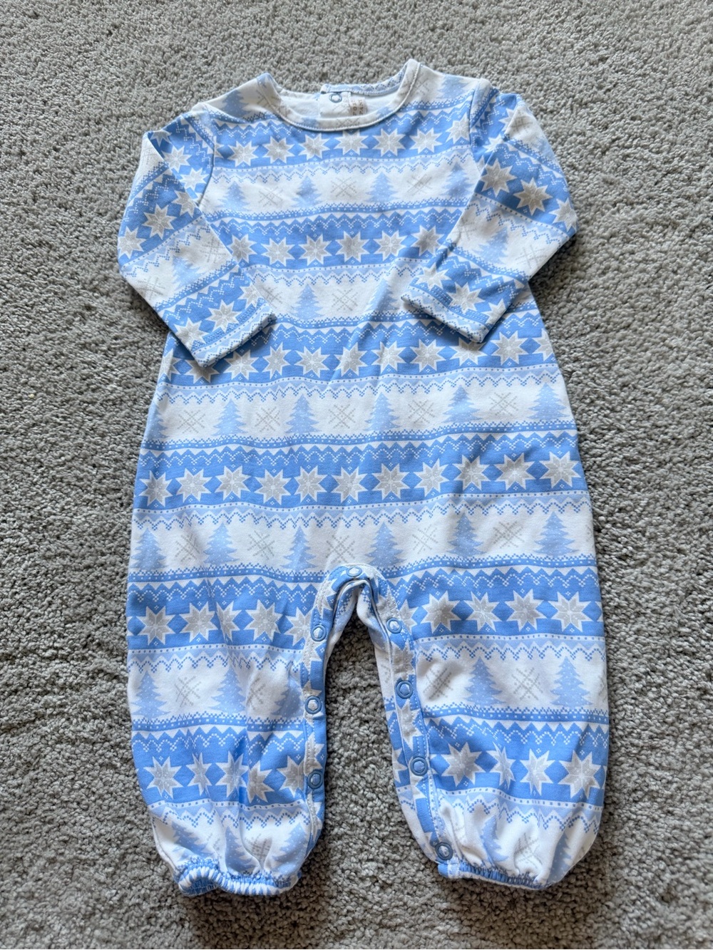 The Beaufort Bonnet Company blue snowflake snap romper Size 3-6 months
